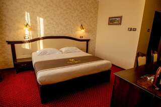 Отель Magus Hotel Бая-Маре Улучшенный номер с кроватью размера «king-size»-1